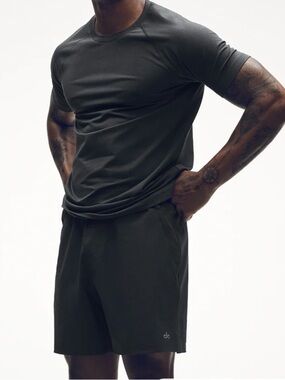 ALO  7” Repetition Men’s Shorts. Size L. Color Anthracite